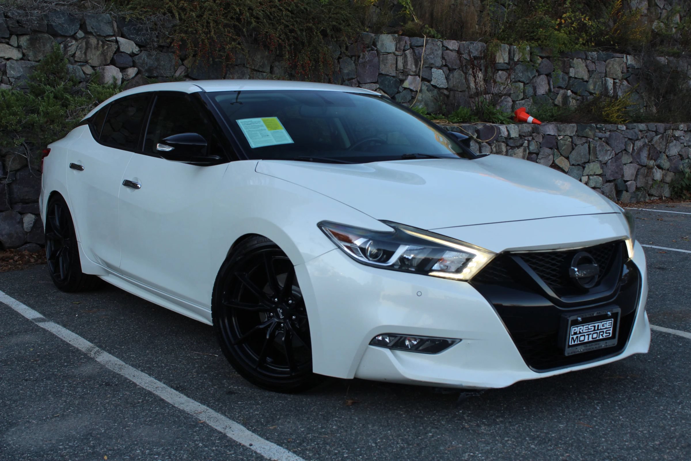 Used 2017 Nissan Maxima SR w/ Midnight Edition FWD image 3