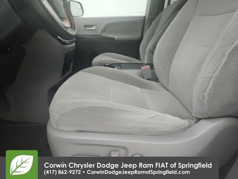 Used 2019 Toyota Sienna LE image 20
