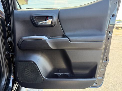 Used 2019 Toyota Tacoma TRD Sport AWD/4WD image 34