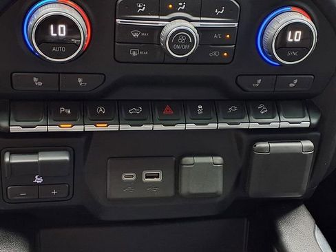 Used 2020 Chevrolet Silverado 1500 LT Trail Boss w/ Midnight Edition AWD/4WD image 17
