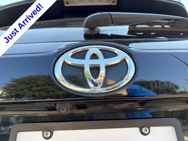 Used 2018 Toyota Highlander LE FWD image 13