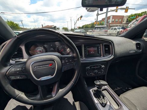 Used 2017 Dodge Charger SE w/ Blacktop Package RWD image 21