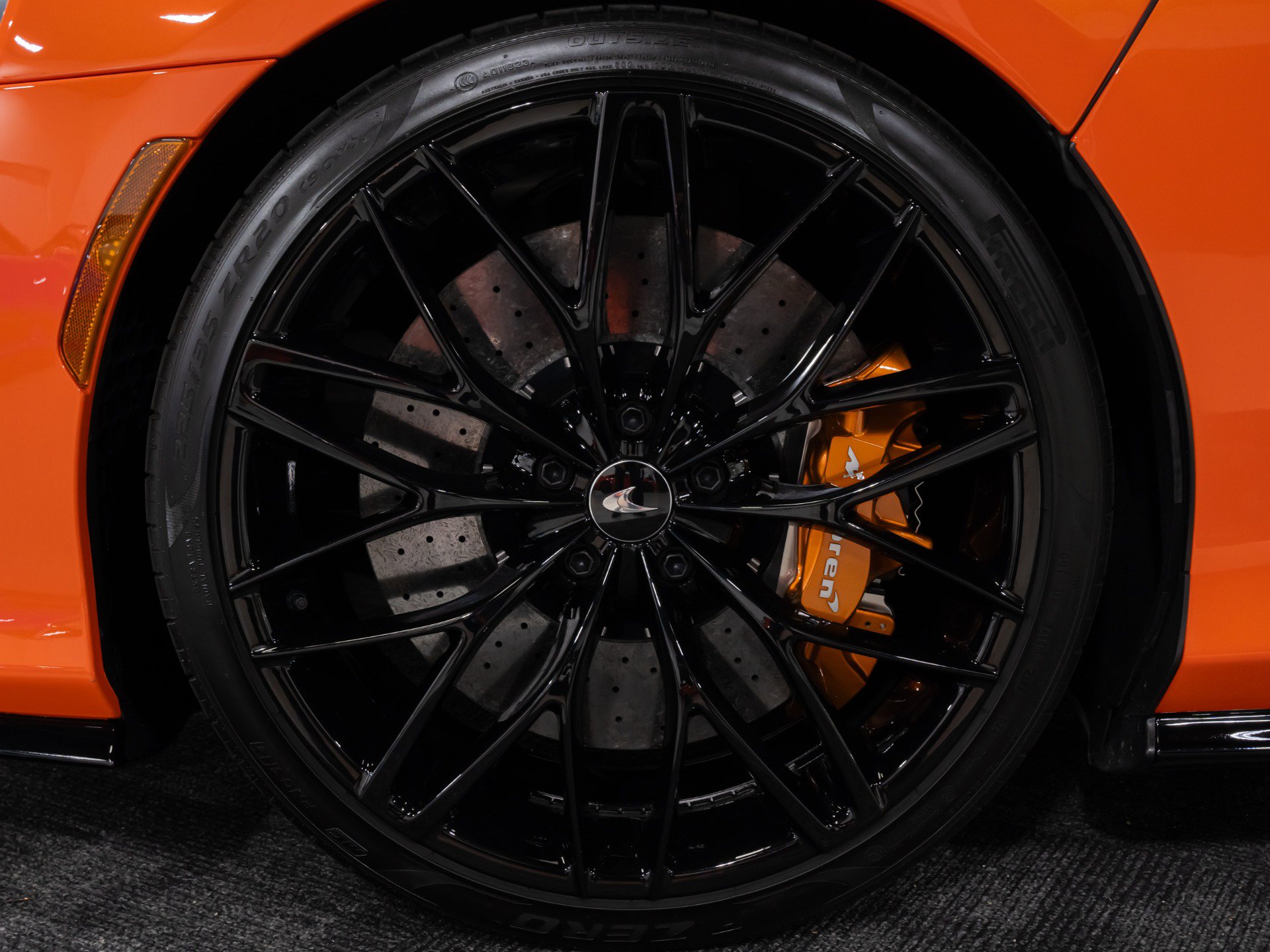 Used 2023 McLaren GT RWD image 25