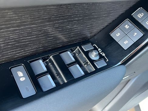 Used 2025 Land Rover Range Rover Velar S image 11