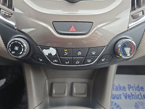 Used 2018 Chevrolet Cruze LT w/ Convenience Package FWD image 17