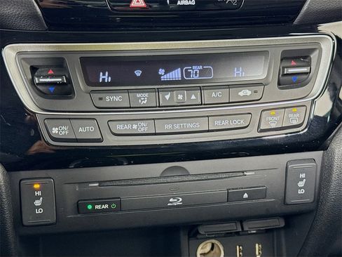 Used 2016 Honda Pilot Touring image 17