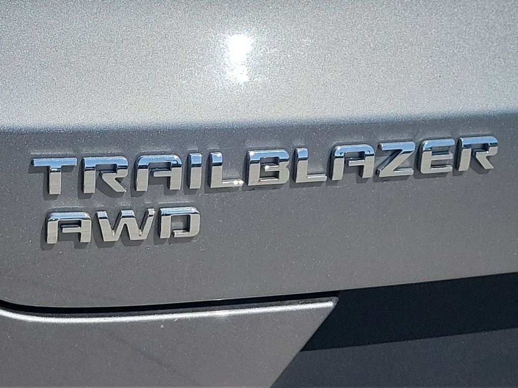Used 2023 Chevrolet TrailBlazer LT w/ Convenience Package AWD/4WD image 37