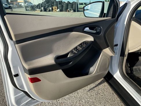 Used 2018 Ford Focus SE image 16