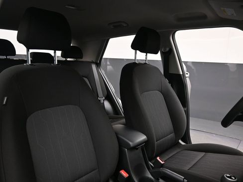 Certified 2023 Hyundai Venue SE image 13