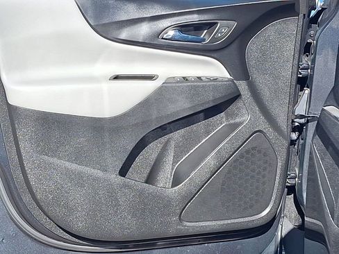 Used 2023 Chevrolet Equinox LT image 22