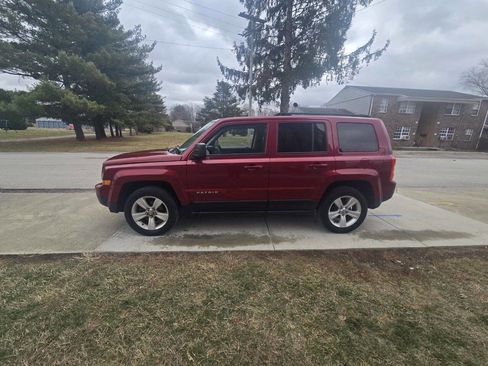 Used 2013 Jeep Patriot Latitude image 2
