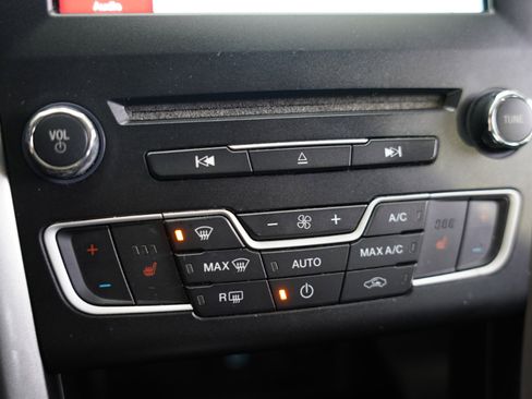 Used 2017 Ford Fusion SE w/ Fusion SE Technology Package image 21