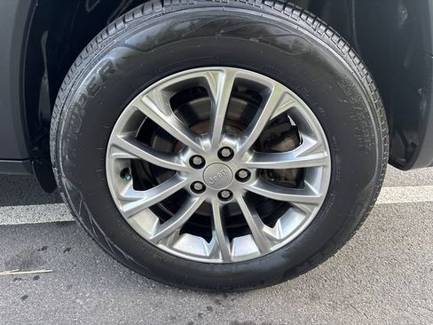 Used 2021 Jeep Cherokee Latitude Lux AWD/4WD image 30