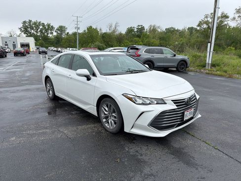Used 2019 Toyota Avalon XLE w/ Moonroof Package FWD image 8