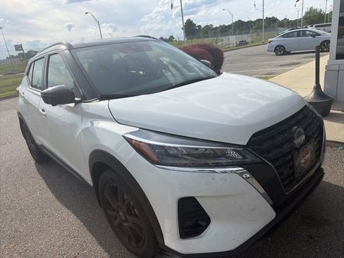 Used 2023 Nissan Kicks SR FWD image 3