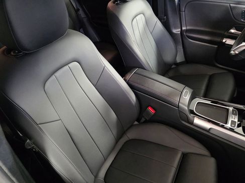 Certified 2025 Mercedes-Benz GLB 250 image 29