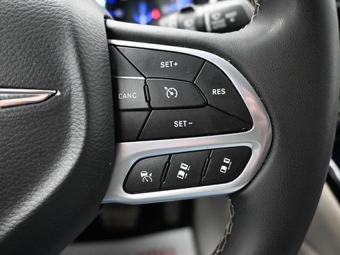 Used 2023 Chrysler Pacifica Limited image 24