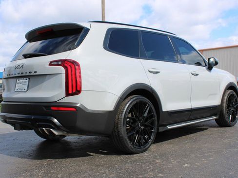 Used 2022 Kia Telluride SX w/ SX Prestige Package image 4