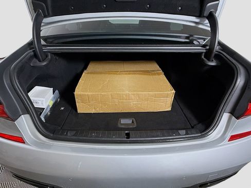 Used 2018 BMW 740e xDrive image 26