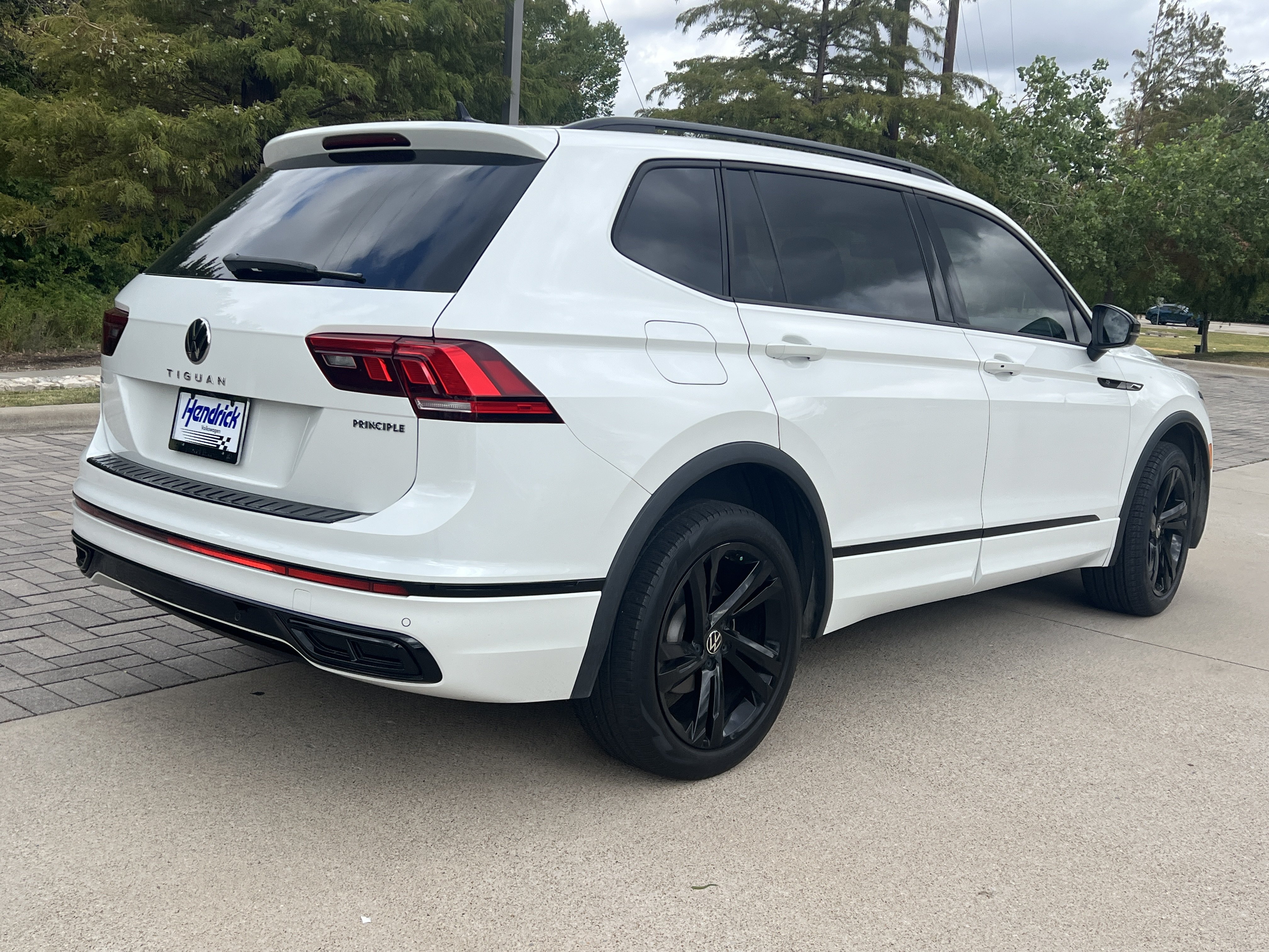 Certified 2024 Volkswagen Tiguan SE R-Line FWD image 9