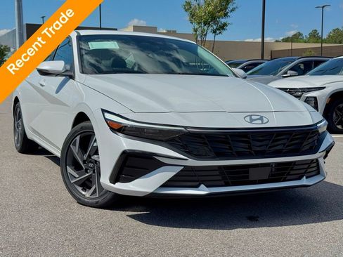 Used 2025 Hyundai Elantra Limited image 1