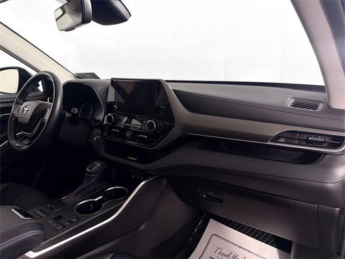 Used 2023 Toyota Highlander L image 27