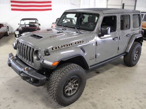 Used 2022 Jeep Wrangler Unlimited Rubicon w/ Xtreme Recon 35" Tire Package AWD/4WD image 16