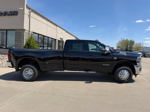New 2026 RAM 3500 Laramie AWD/4WD image 5