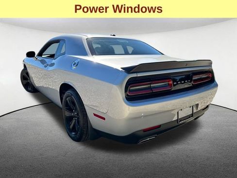 Used 2023 Dodge Challenger SXT RWD image 10