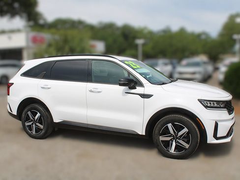 Certified 2023 Kia Sorento S FWD image 4