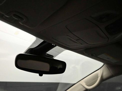 Used 2023 Chrysler Pacifica Touring-L FWD image 24