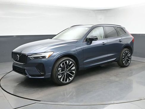 New 2026 Volvo XC60 T8 Ultra w/ Climate Package PRO AWD/4WD image 4