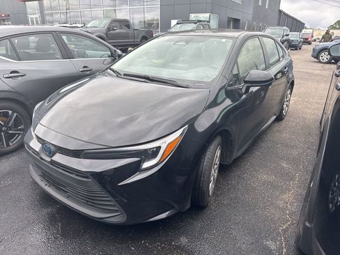 Used 2023 Toyota Corolla LE image 1