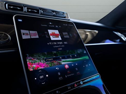 Used 2022 Mercedes-Benz S 580 4MATIC Sedan w/ AMG Line Package image 22