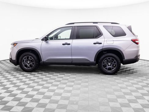 Certified 2025 Honda Pilot TrailSport image 2