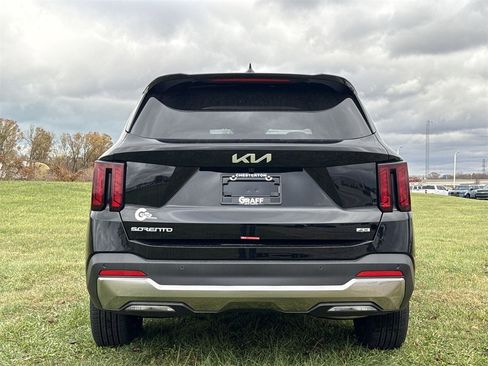 New 2025 Kia Sorento S image 7