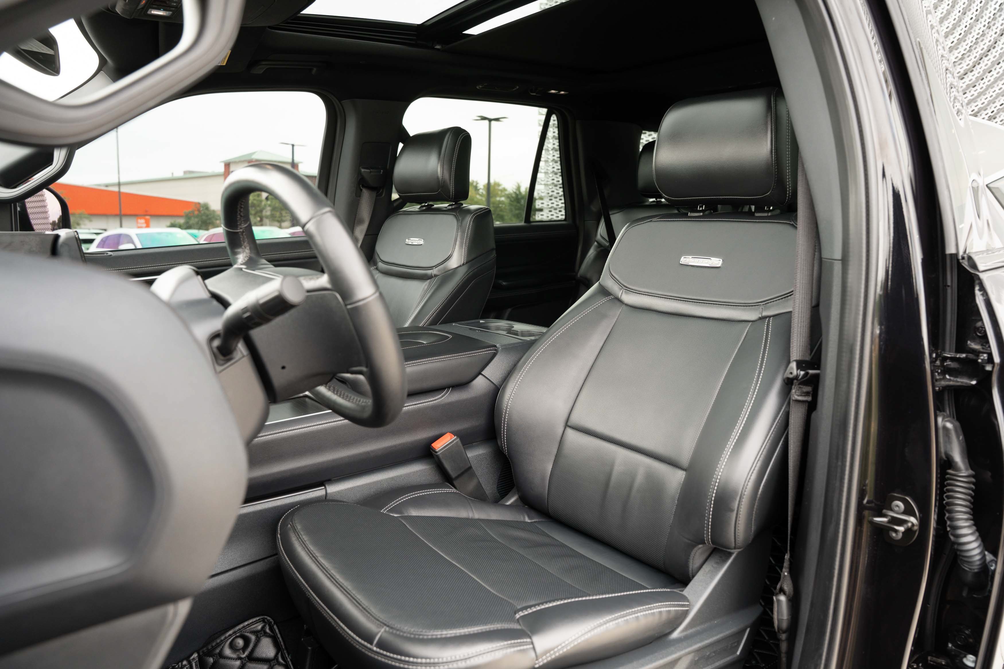 Used 2025 Ford Expedition Platinum w/ Stealth Performance Package AWD/4WD image 21