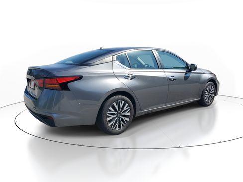Used 2024 Nissan Altima 2.5 SV FWD image 6