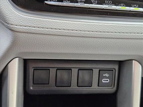 Used 2025 Toyota Corolla Cross LE FWD image 26