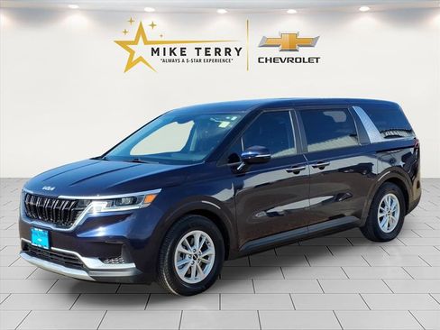 Used 2023 Kia Carnival LX image 1