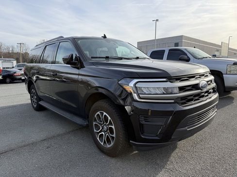 Used 2024 Ford Expedition Max XLT image 2