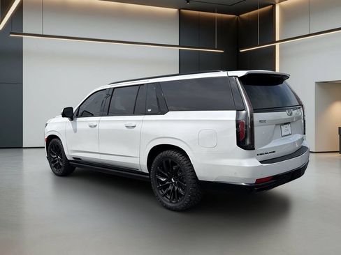 Certified 2023 Cadillac Escalade ESV Sport Platinum w/ LPO, ONYX Package AWD/4WD image 4