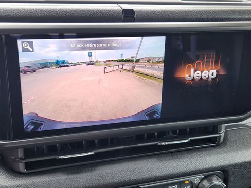 New 2026 Jeep Gladiator Sport AWD/4WD image 17