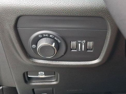 Certified 2023 Jeep Grand Cherokee Laredo AWD/4WD image 24