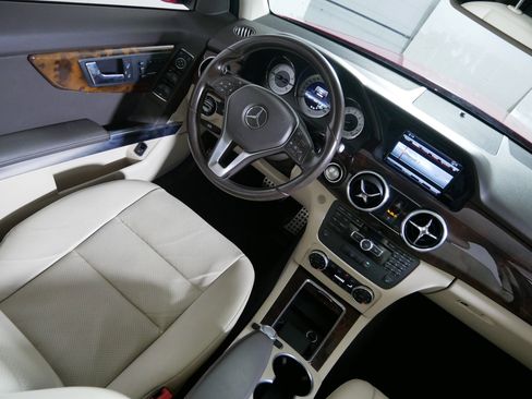 Used 2013 Mercedes-Benz GLK 350 4MATIC image 9