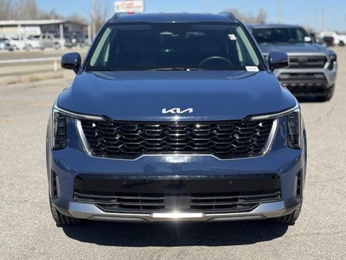 Used 2024 Kia Sorento S image 2
