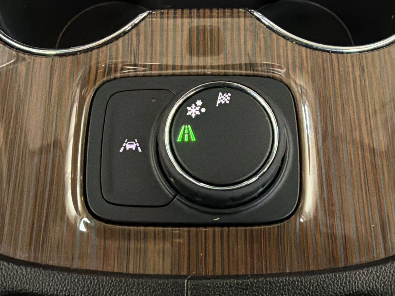 Used 2023 GMC Acadia SLE FWD image 19