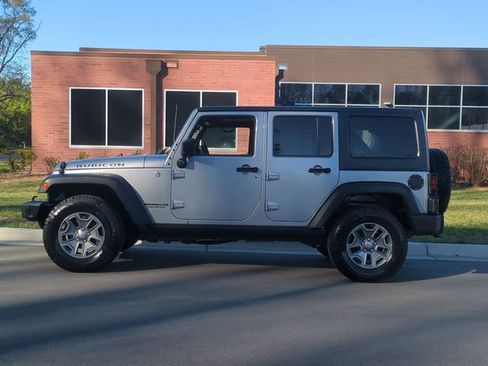 Used 2015 Jeep Wrangler Unlimited Rubicon w/ Dual Top Group image 10