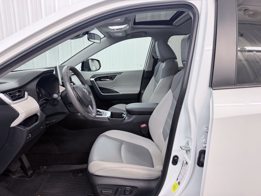 Used 2023 Toyota RAV4 XLE Premium FWD image 10