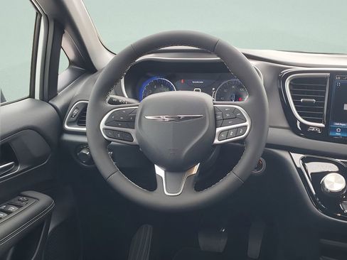 New 2026 Chrysler Voyager LX FWD image 25